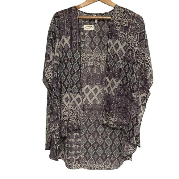 Truth‎ cover up size L - Picture 1 of 3